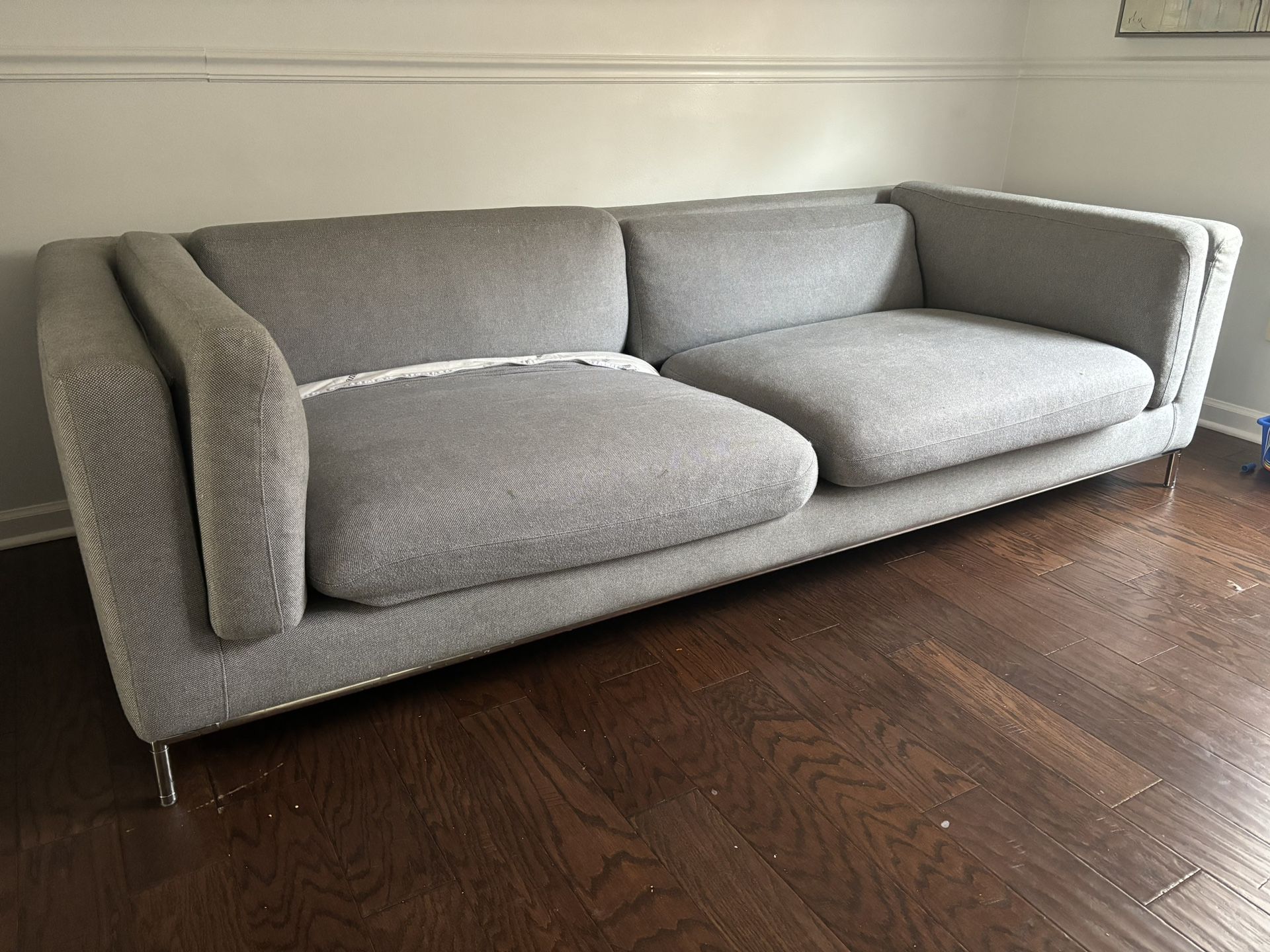 Sandro Sofa - By rove Concepts 