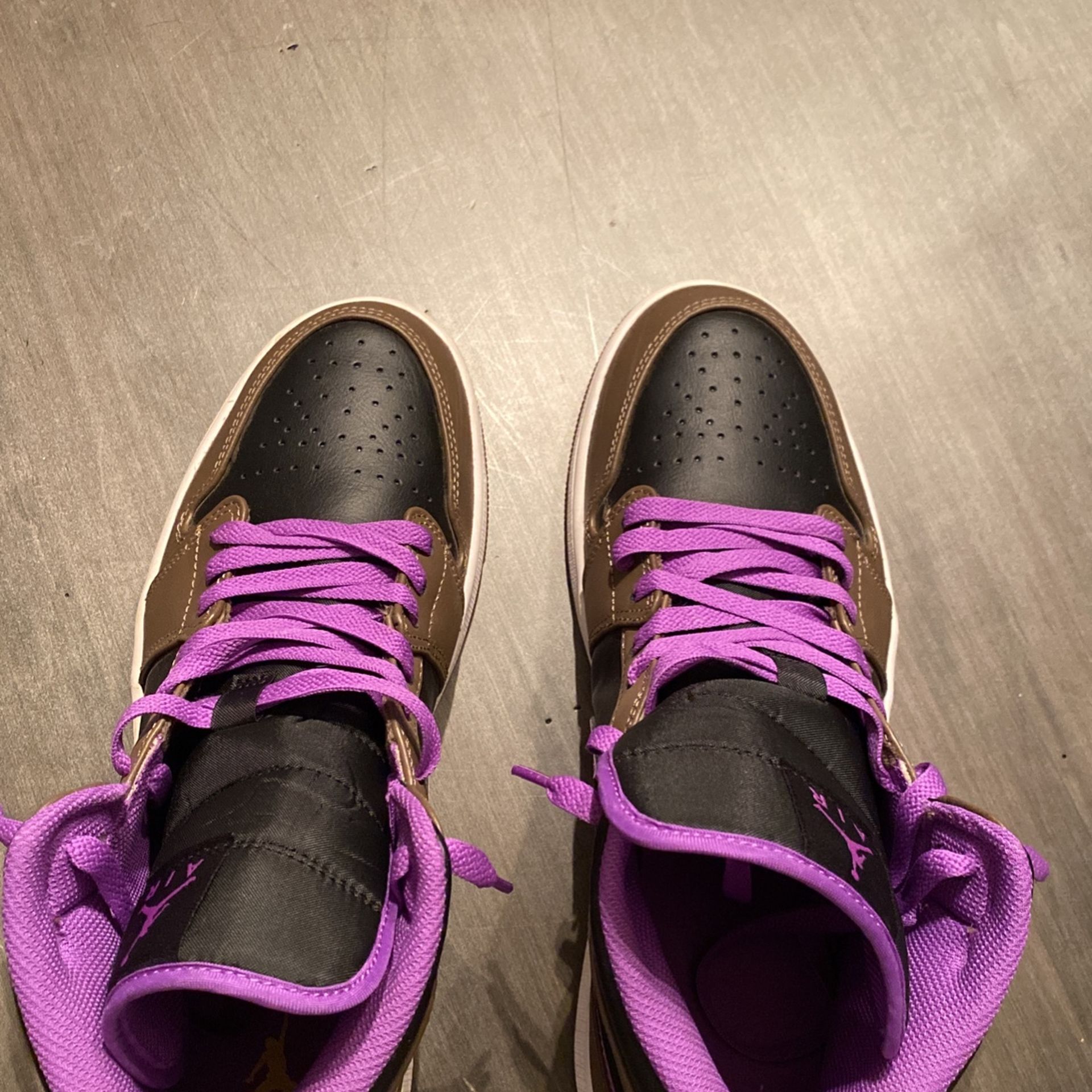 Jordan 1 Mid Purple Mocha Size 10 US