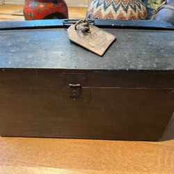 Vintage Steamer Trunk 21.5 x 13d x 13h Smoke free household