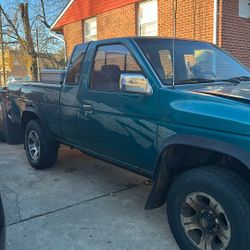 Nissan Pickup 4x4 V6