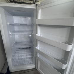 Stand Upright Freezer - 17Cu ft 