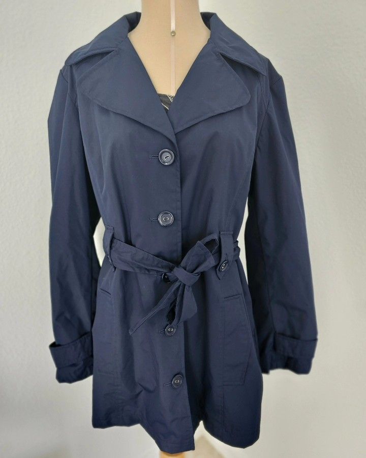 White Sag Raincoat Size L