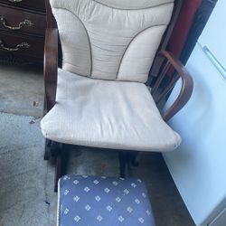 Ditaileir Swirl Rocking Chair W/ Free Ottoman $75