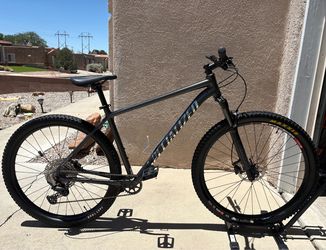 2024 Specialized Rockhopper Expert in great condition with additional parts
