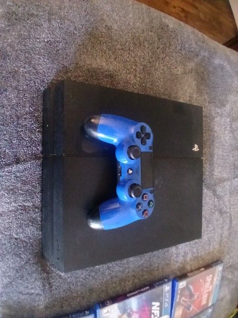 Ps4 With Games And 1 Controler