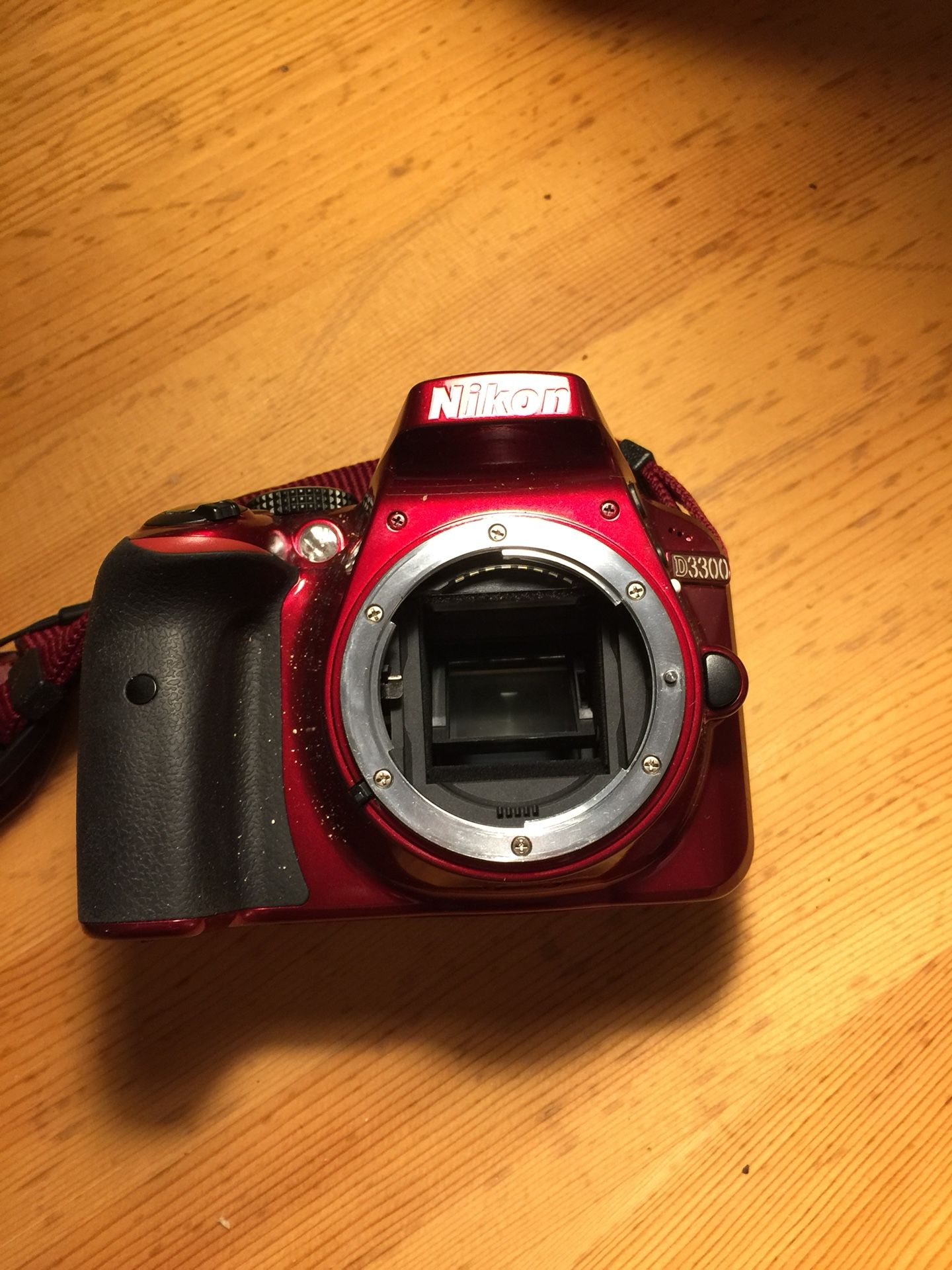 Nikon D330 great condition with Nikor 18-55 lens