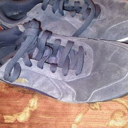 Mens Pumas Size 10