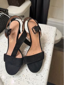 Size 7/1 black heels