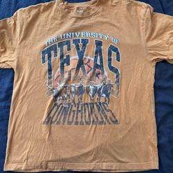 Hollister Men's Boxy University of Texas at Austin Longhorns Graphic Tee