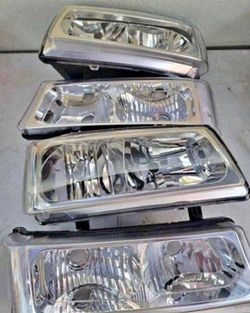 03-06 Chevy Silverado/Avalanche Headlights Faros Calaveras Micas Luces Lamps