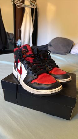 Jordan 1 Mids