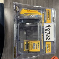 Dewalt 20v Power Stack Battery + Charger