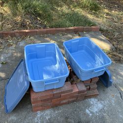 2 Storage Bins Rubbermaid 