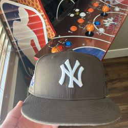 7 1/2 Brown Yankees fitted hat w/ pink brim 