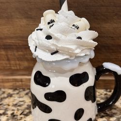 Decorative milk cup