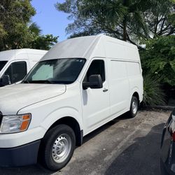 Nissan NV 2500