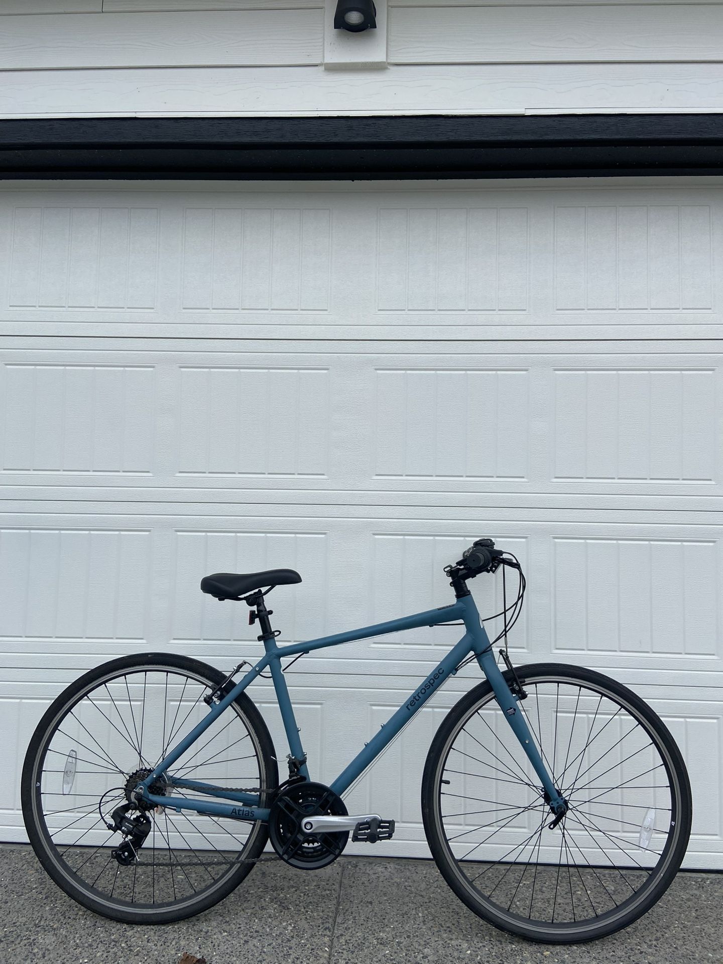 Retrospec Atlas Fitness Hybrid Bike – Medium 19” Frame Lightweight Commuter Bicycle