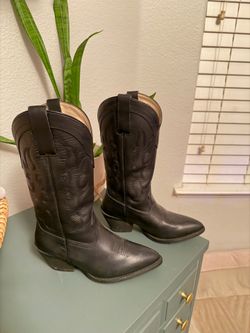 SHYANNE WOMEN'S GEMMA WESTERN BOOTS - SNIP TOE SIZE 6