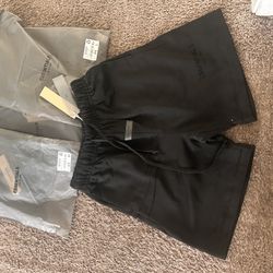 Essential Shorts Sz M-L