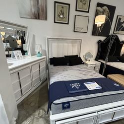 White Glam Queen Bed Set 