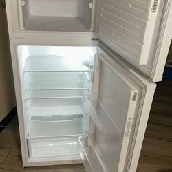 Refrigerator  (PICK UP ONLY)