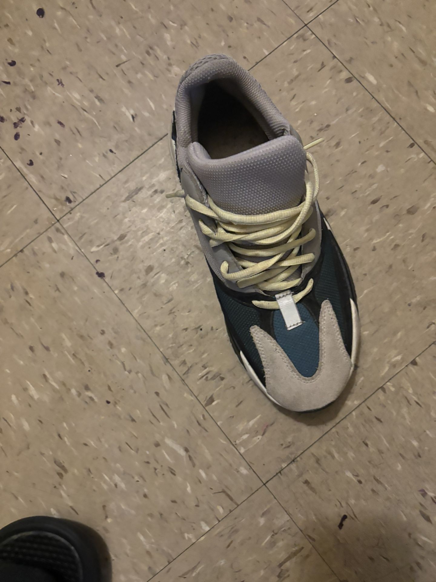 Yeezy 700 Size 9 8/10 Conditions 