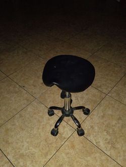 Esthetician stool