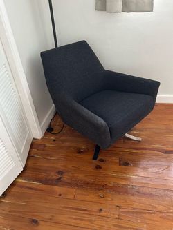 Free swivel armchair