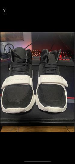 Woman’s Regis Burberry Sneakers Size 9