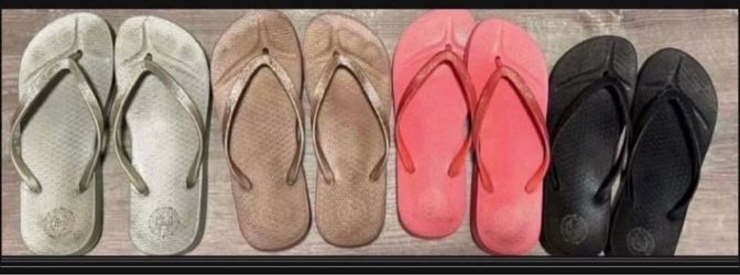 Womens flip flops lot size 8
