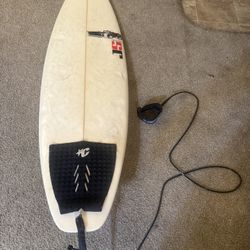 Madluc MFG-03 Surfboard 5’9” x 19” — Excellent Condition + Leash