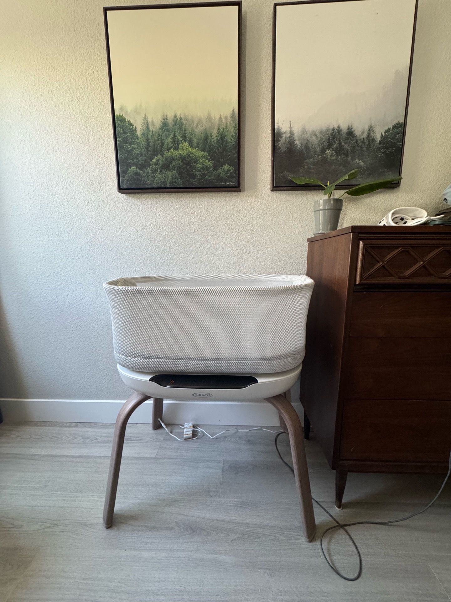Graco SmartSense Soothing Bassinet