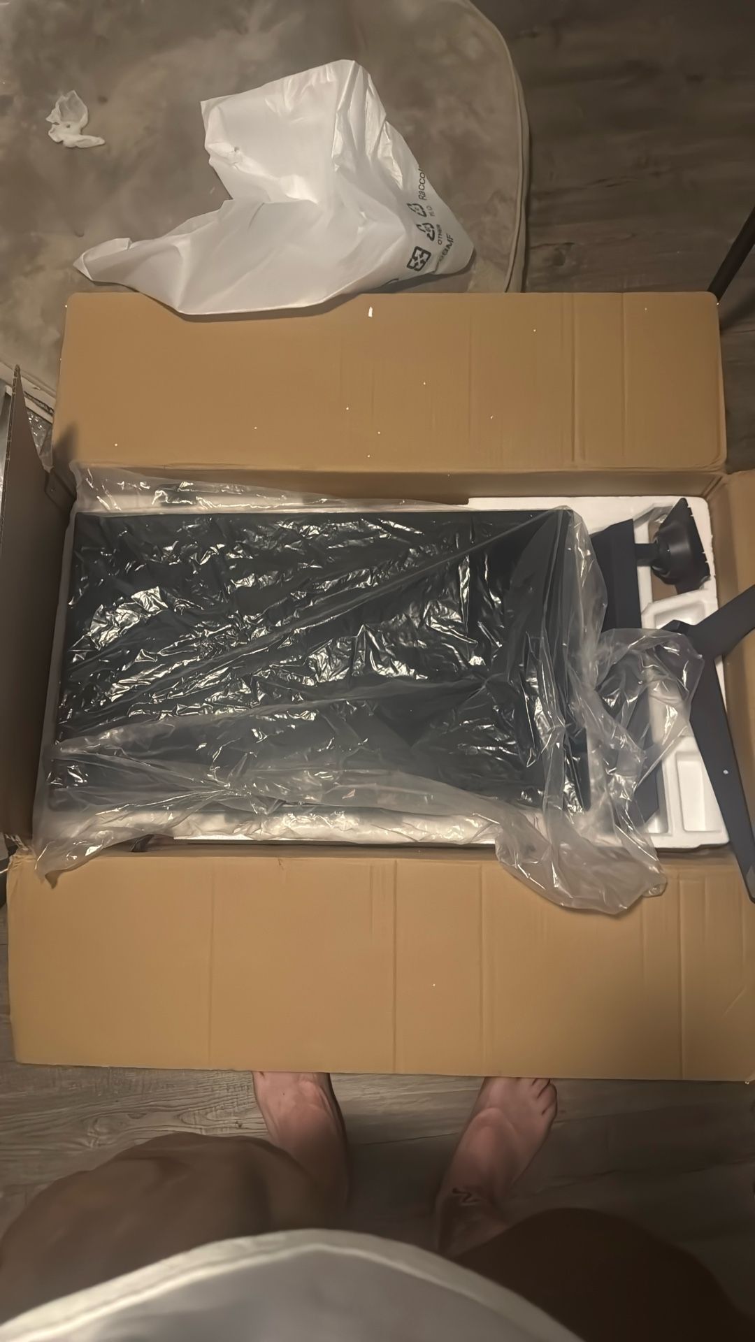 LG UltraGear 32” Gaming Monitor (32GQ850-B) – $550