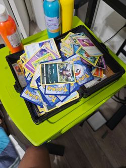 Lots of Pokémon cards