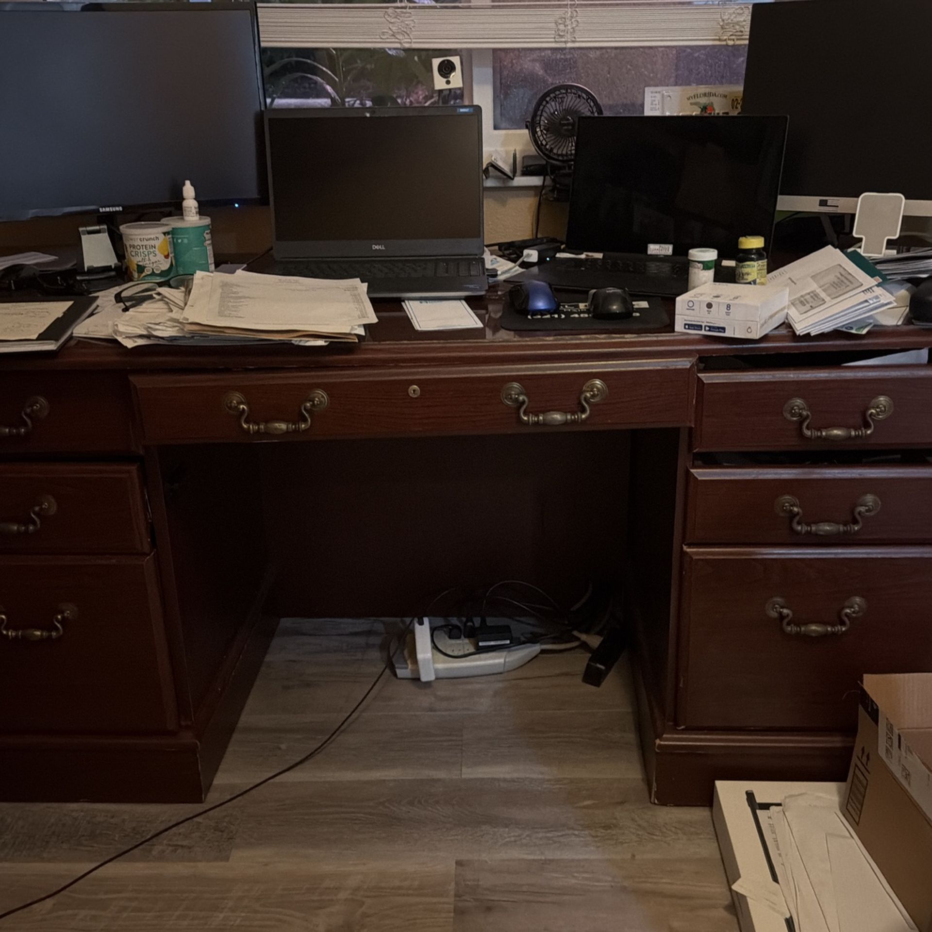Executive Office Desk, Free