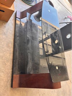 Tv stand holds up to 60” tv