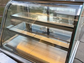 Commercial curved glass display cooler