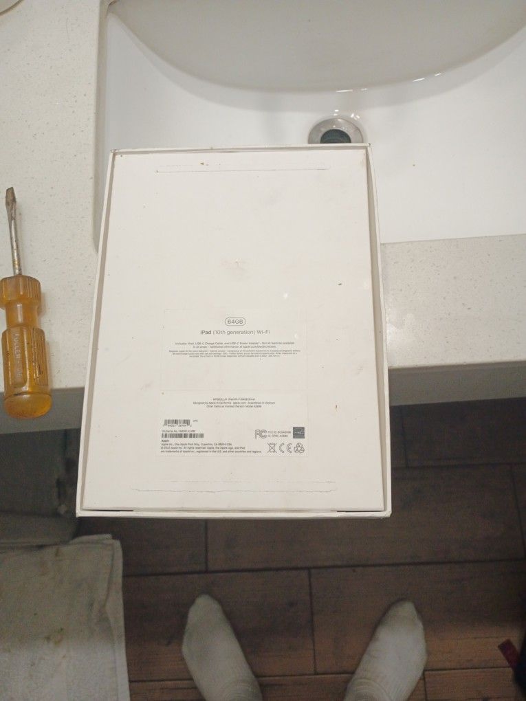 iPad 10th Gen BRAND NEW IN BOX 64gb NEVER OPENED