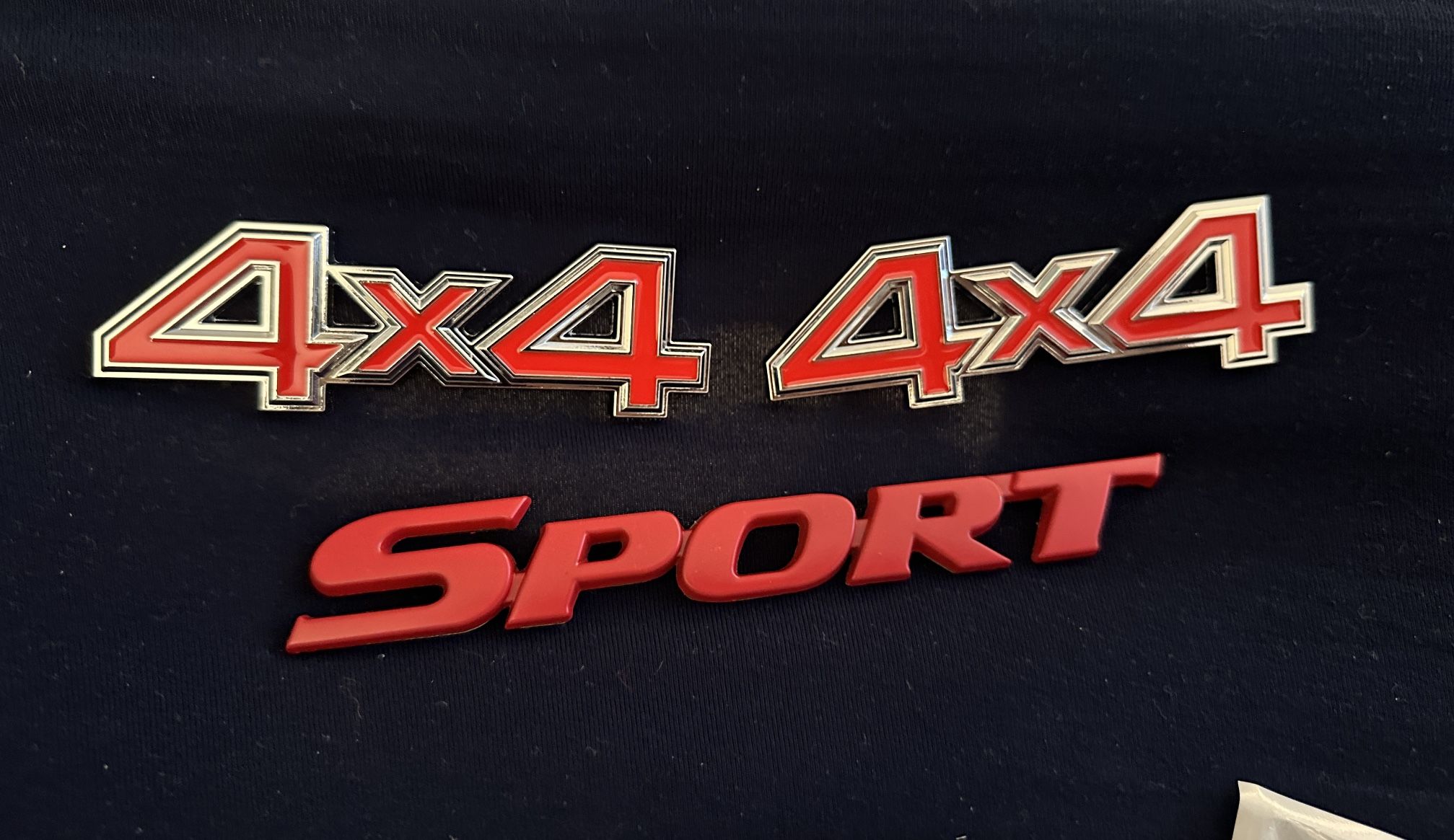 4X4 Sport Four-Wheel Drive Emblem Badge 3D Letter Metal Emblem Car Side Fender Rear Trunk Emblems