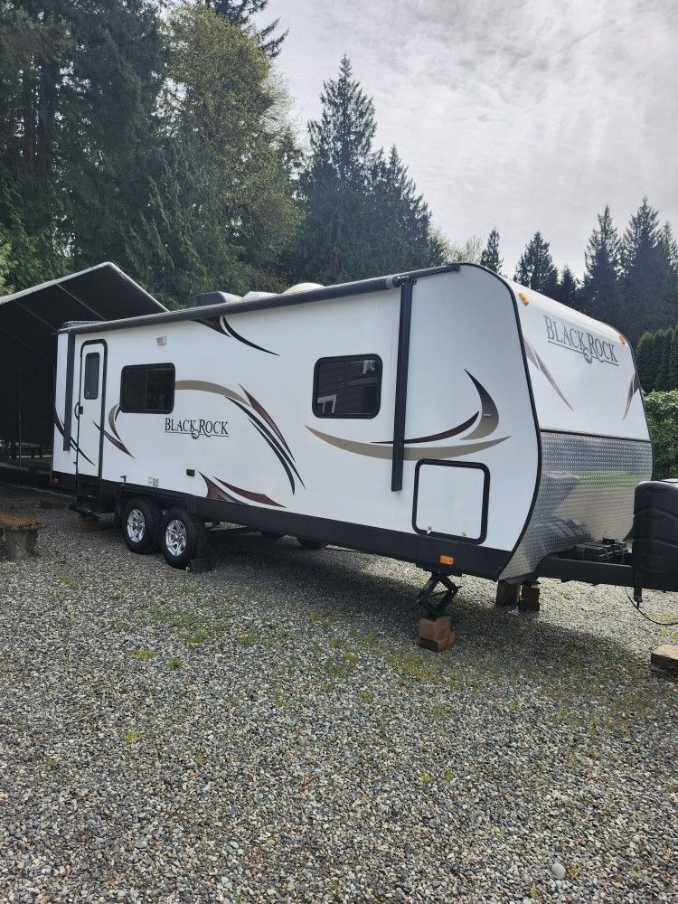 2015 Outdoors RV Black Rock