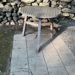 Table.  Outdoor Furniture 