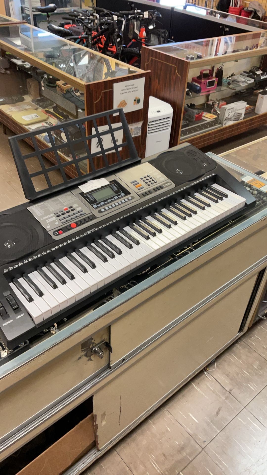 Joy 61 Lighted Keys Keyboard With Touch Sensitive & USB-MIDI