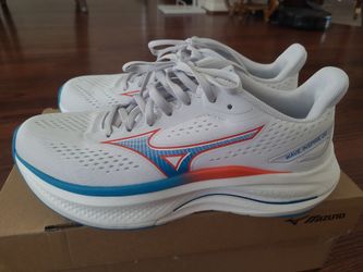 New sz 8.5 men Mizuno running wave inspire 22