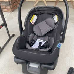 GRACO INFANT CAR SEAT + BASE