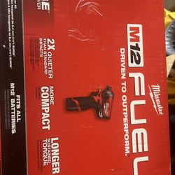 MILWAUKEE M12 1/4” DRIVER