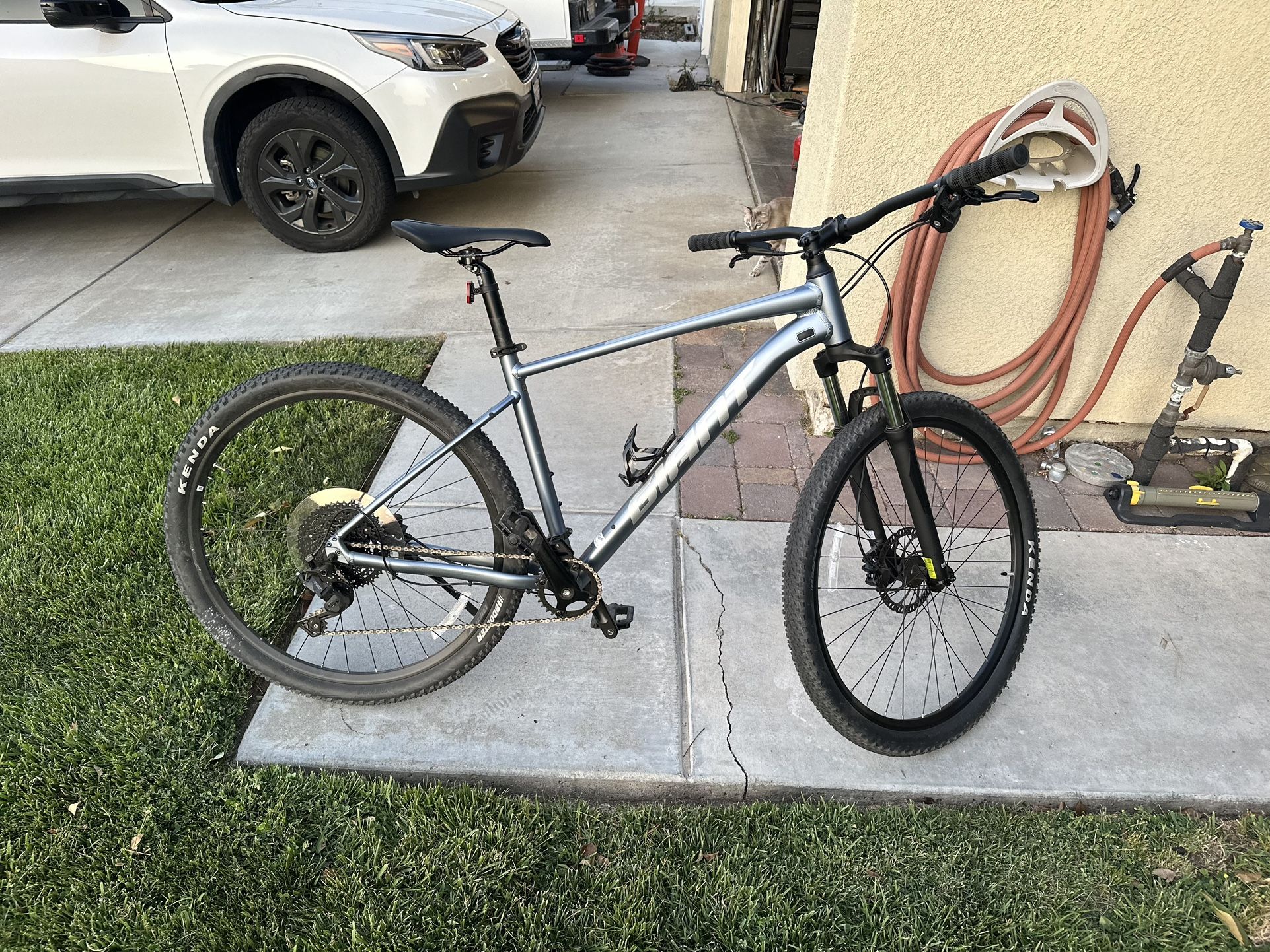 Giant Talon Men’s Mountian Bike.