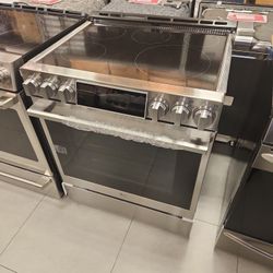 LG STUDIO AIR FRYER CONVECTION RANGE