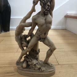Roman Fighting Man Statue , Very Unique Collectable 