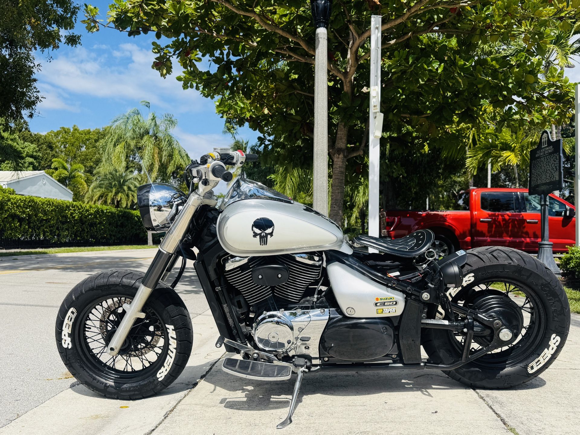 200& Suzuki Boulevard C50 Bobber