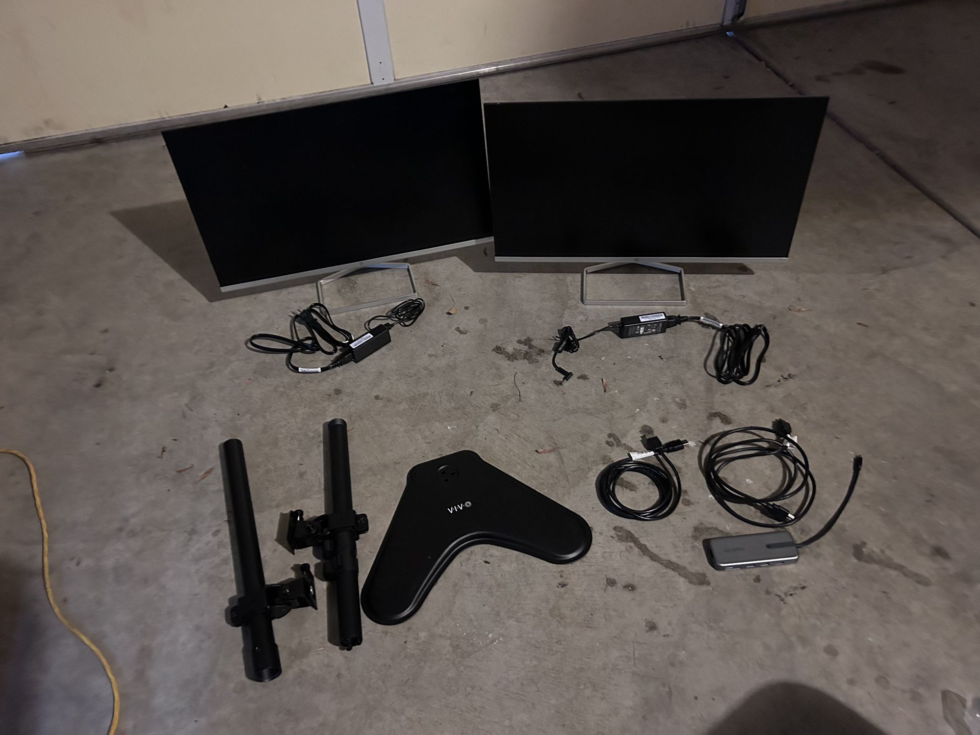 Dual Monitors + Stand